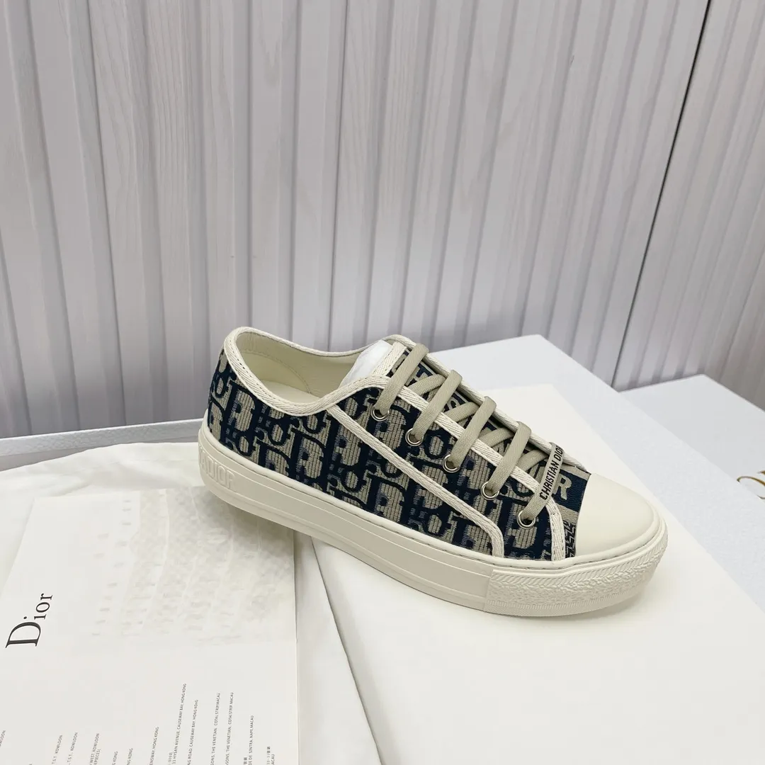 👟👟Ex-factory price 520👟👟 High version in stock, Dior (Dior) flat sneakers are fully embroidered with iconic patterns, ready in stock High quality Dior (Dior) flat sneakers are fully embroidered with iconic patterns👟👟 ♦️Top quality in the market🎗Breaking hot item in foreign counters🎗Non-common imitation version in the market🎗🔳The fabric is made of Italian🇮🇹imported fabrics❗️Embroidered upper, original mold injection Logo frosted five-pointed star outsole🔳Inside imported lambskin+high elasticity Injection molding mold Logo foam feet Size number: 35 to 42 (42 customized)